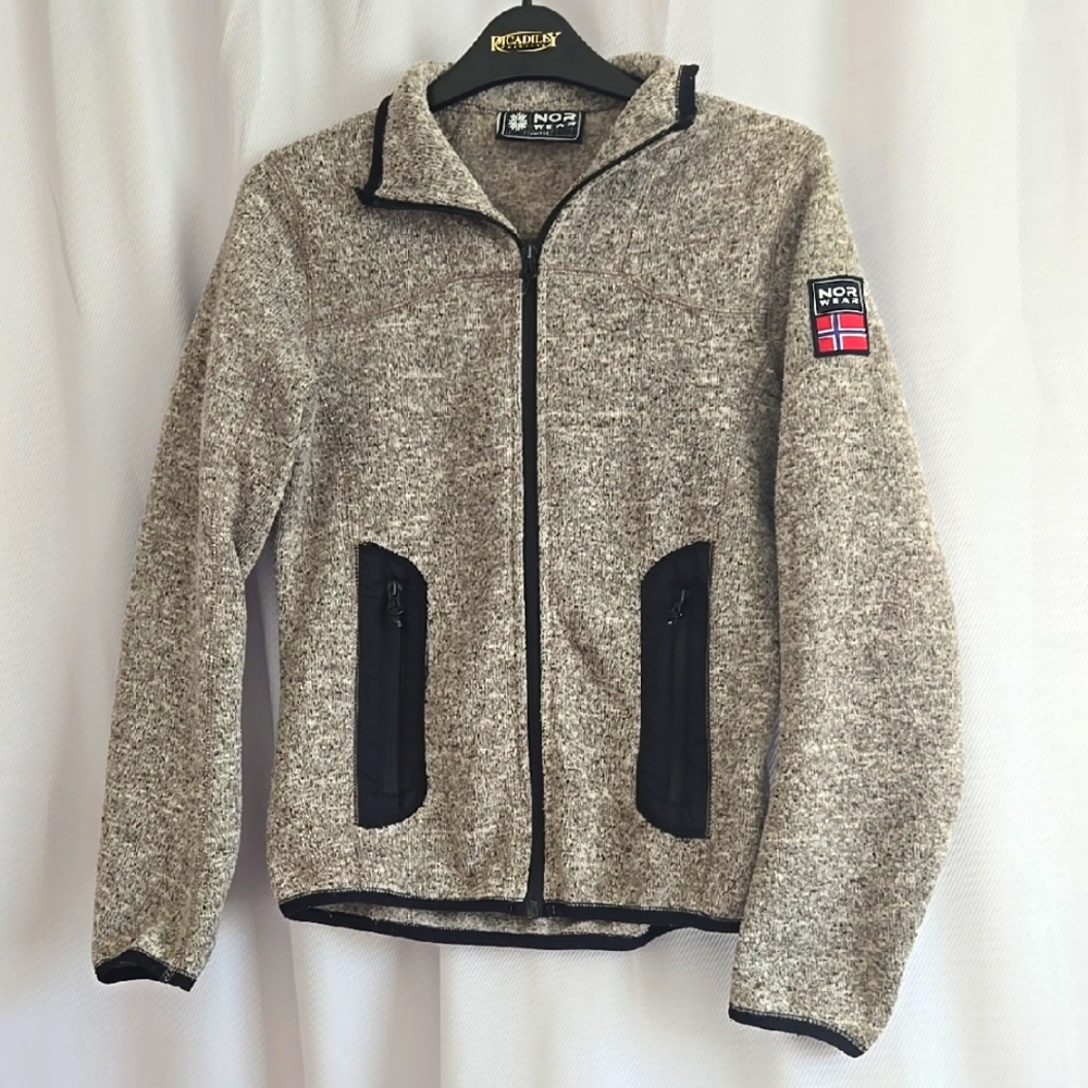 NorwearTan and Black Zip Up Sweater with Cozy Fleece Material and Full Zip Style